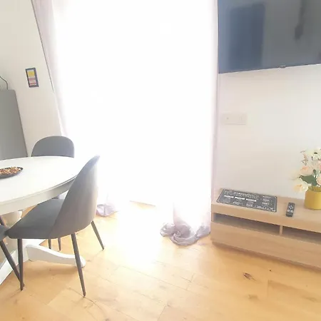 Beachfront 1br Terrace&parking *