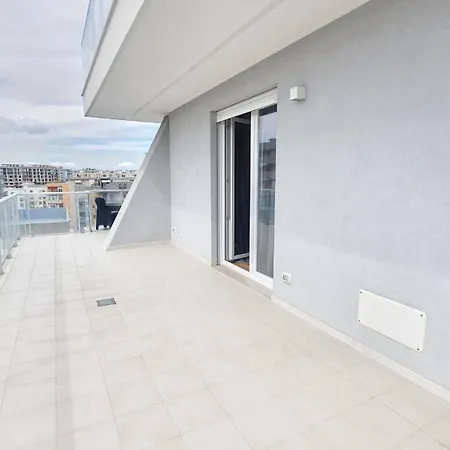 Beachfront 1br Terrace&parking Apartament