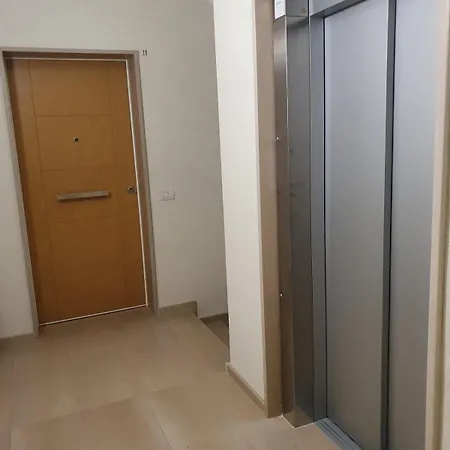 Beachfront 1br Terrace&parking Διαμέρισμα