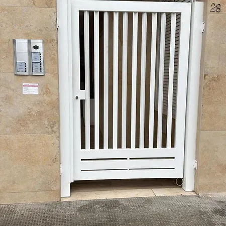 Beachfront 1br Terrace&parking Διαμέρισμα *